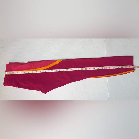Lululemon Wild Twist 7/8 Compression Leggings - Ruby Red &‎ Fuchsia Pink Size 4 - Picture 7 of 7